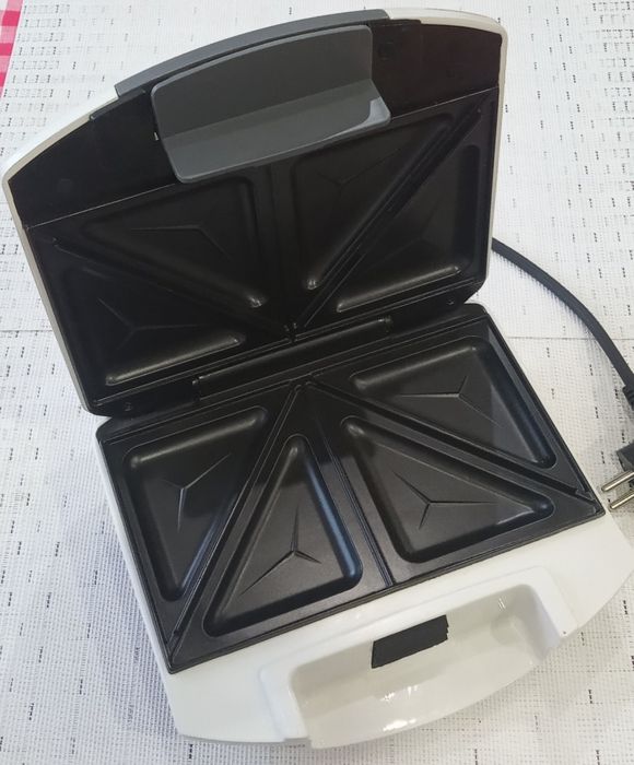 Бутербродница (сендвичница)