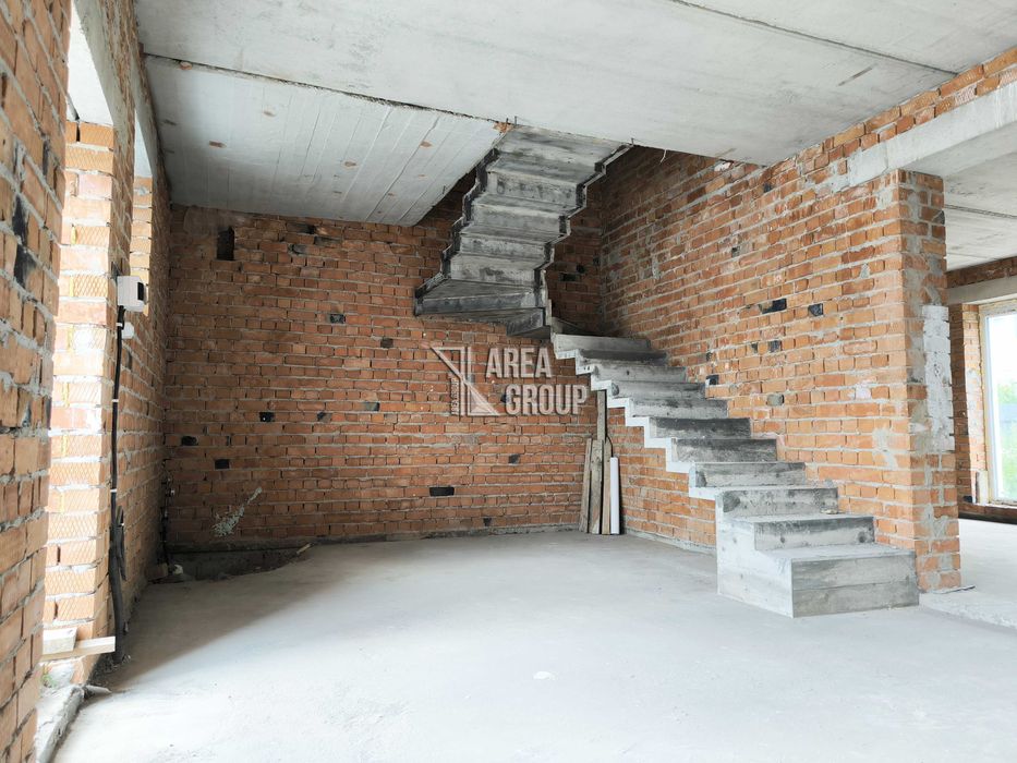 Котедж готовий до ремонту в районі Цукрового заводу