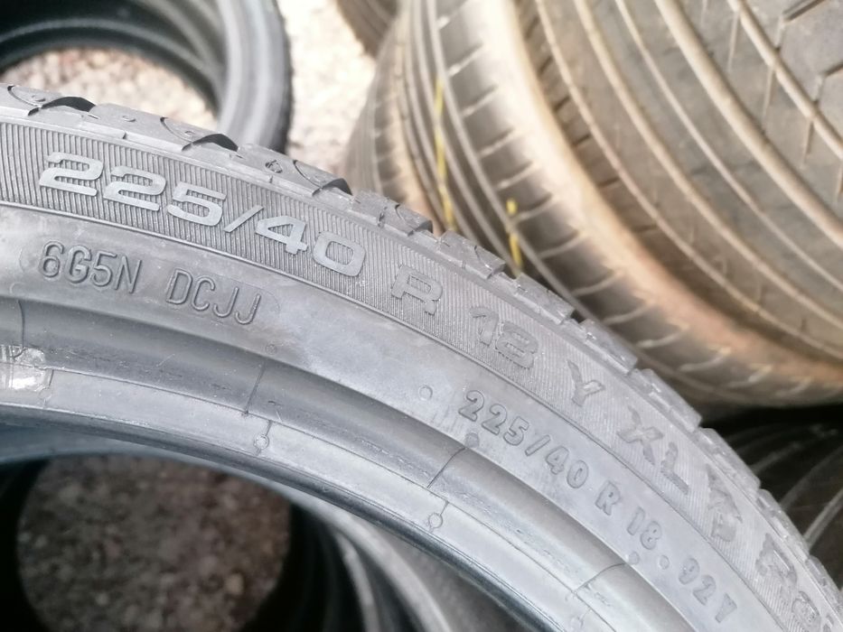 225/40/18 Uniroyal 2023 rok