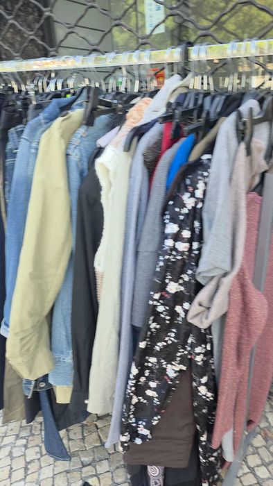 Peças de roupas mais de 20 mil peças