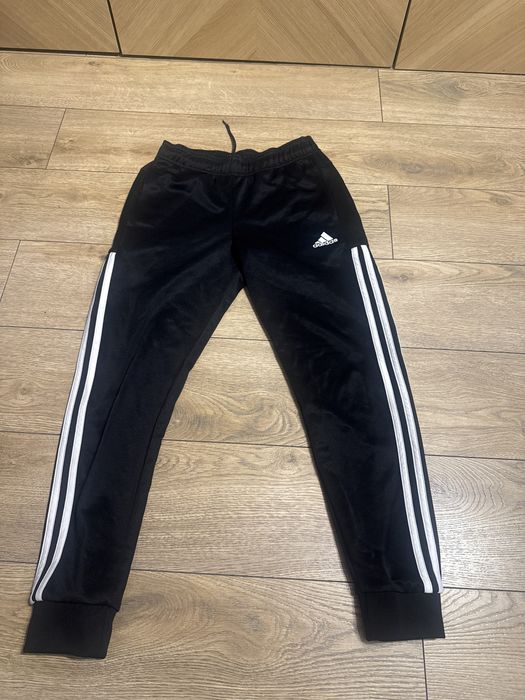 Spodnie dresiwe adidas rozmiar 152