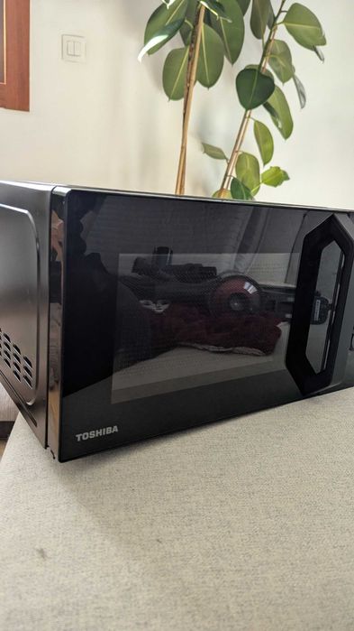 Micro-ondas Toshiba 20L 800W em excelente estado
