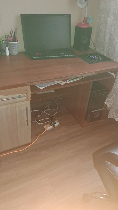Меблі письмовий стіл