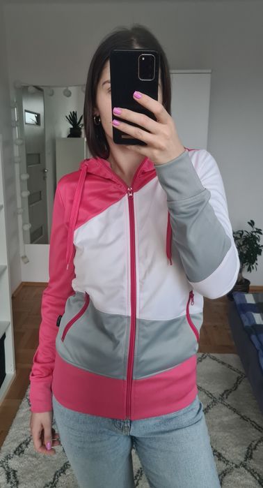 Kolorowa różowa śliska bluza z kapturem na zamek z kieszeniami Cropp