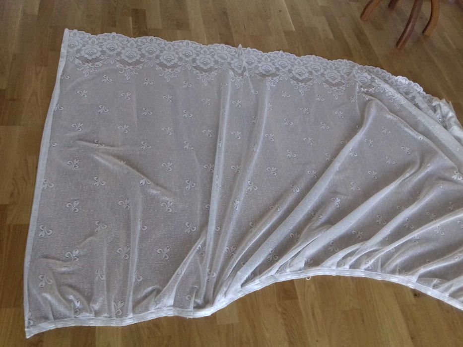 krótka firana , śmietankowa biel