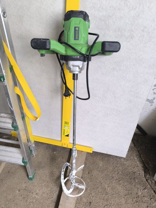 Lixadeira Girafa, Misturador, Carrinho de transporte