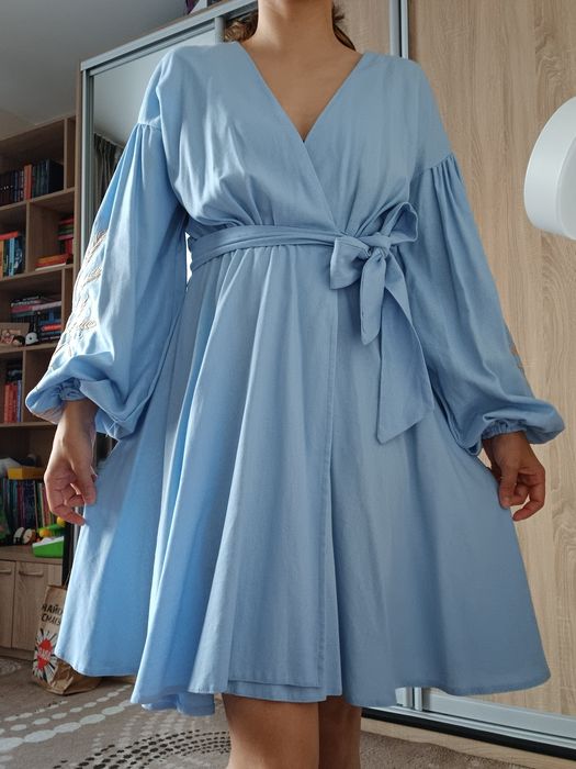 Вишита лляна сукня