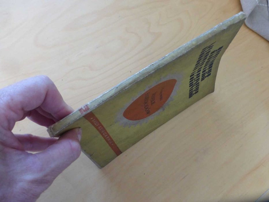 Modele samochodów. J.K. Janowski Biblioteka Młodego Technika 1952 PRL