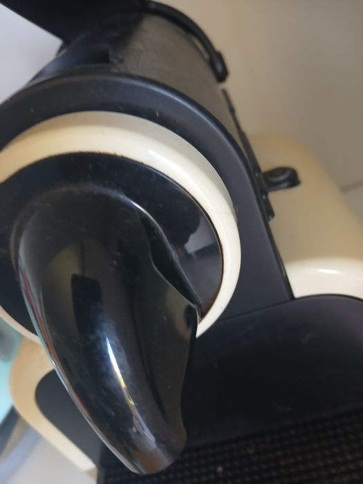 máquina de café de cápsulas Nespresso DeLonghi Essenza