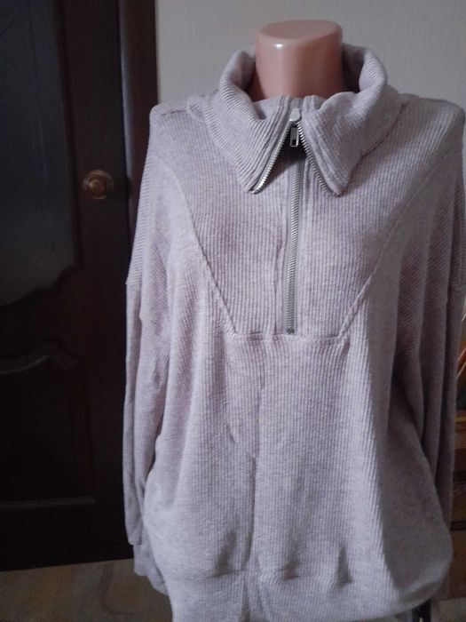 кофта на молнии. 48 р.