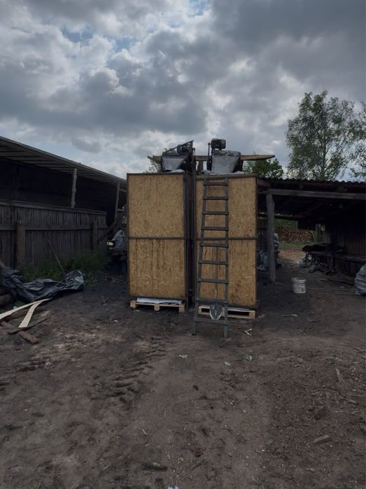 Обладнання для фасування деревного  вугілля в Біг Беги