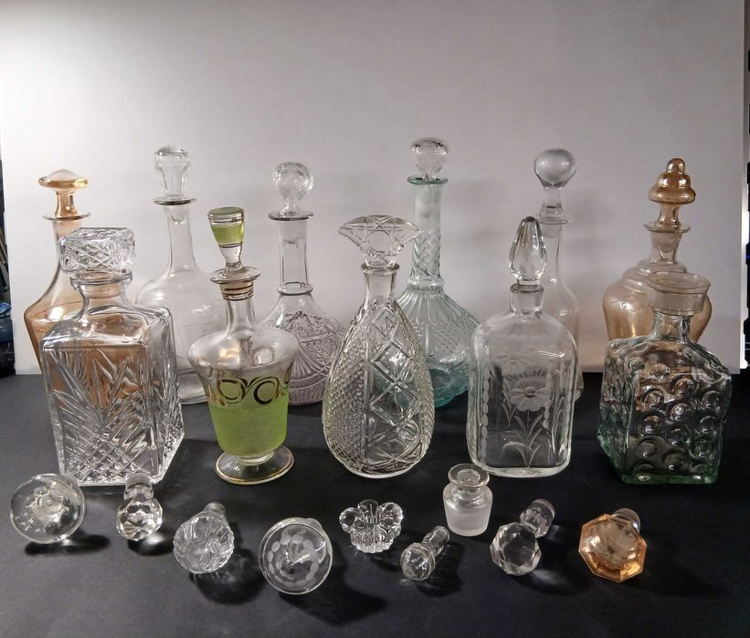 Garrafas decorativas antigas com tampas