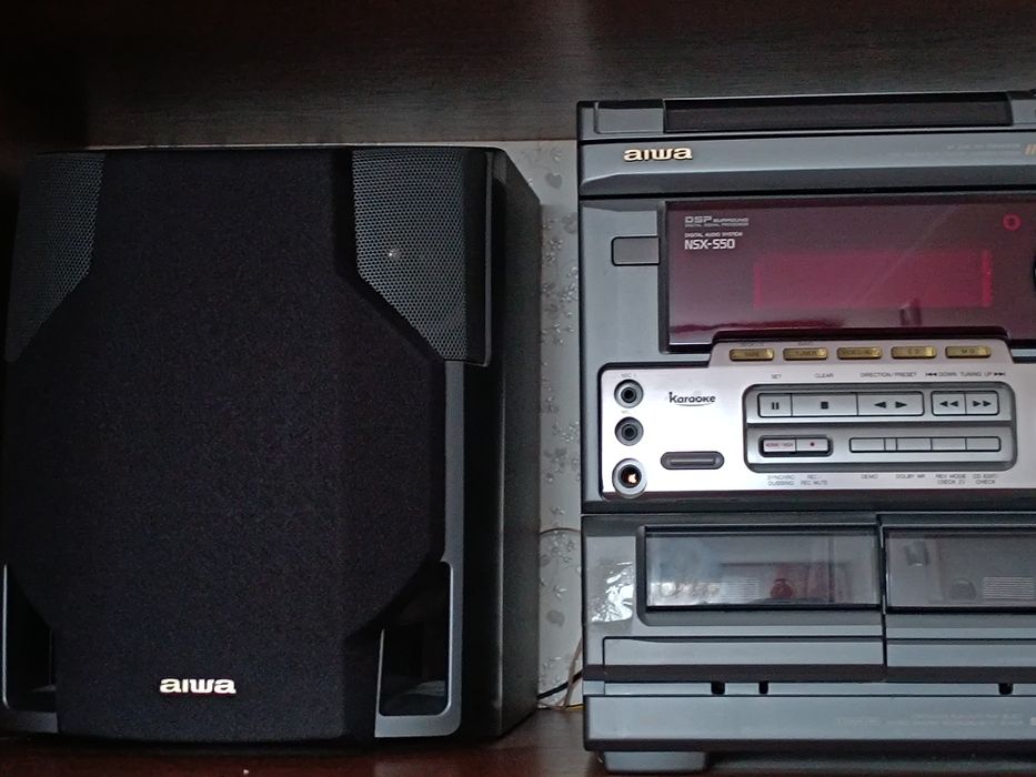 Музичний центр AIWA NSX-S50  з пультом, працює,CD потребує чистки.