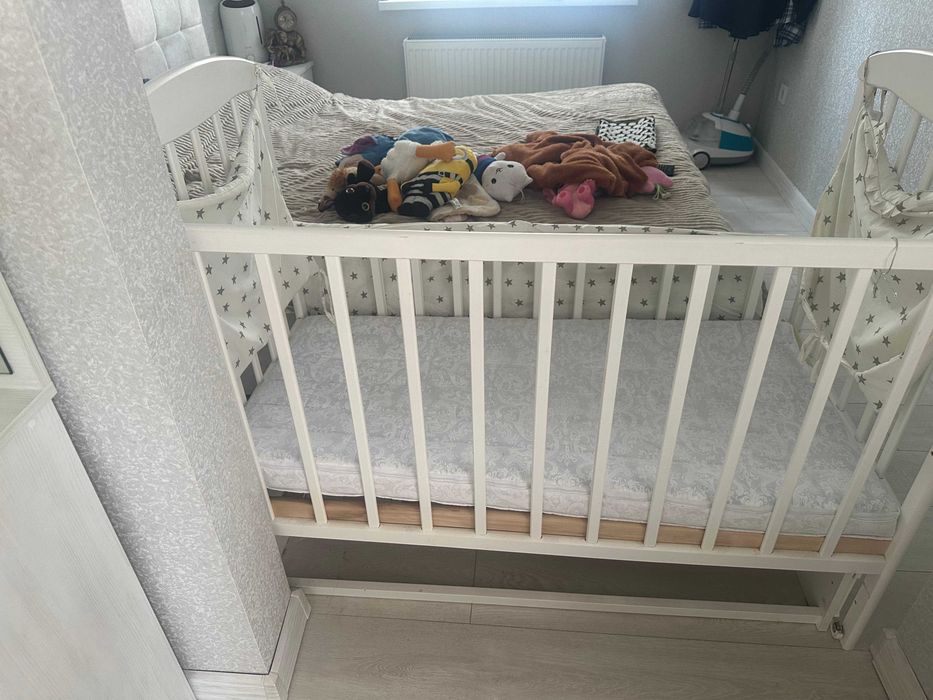продам дитяче ліжечко біле для новонароджених