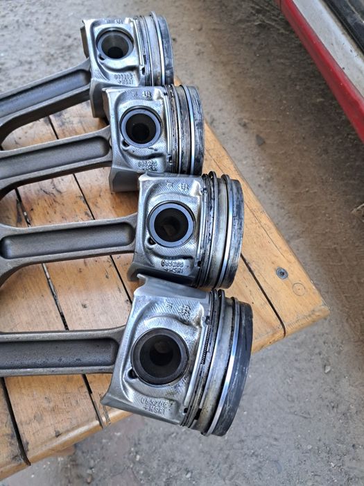 Поршня  с шатунами 2000грн.за шт