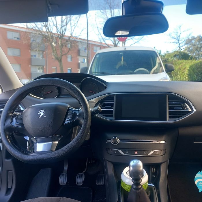 Pegeut 308 SW 2015 super económica