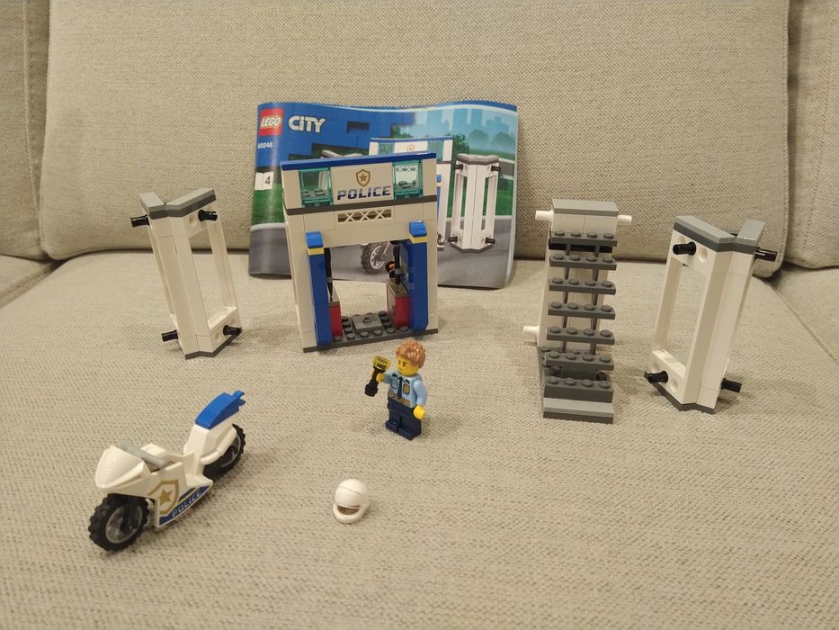 LEGO City 60246 - Esquadra da Polícia