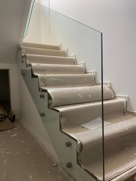 Famosa - Escadas em vidro