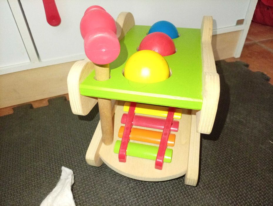 Brinquedo - Xilofone com bolinhas e martelo