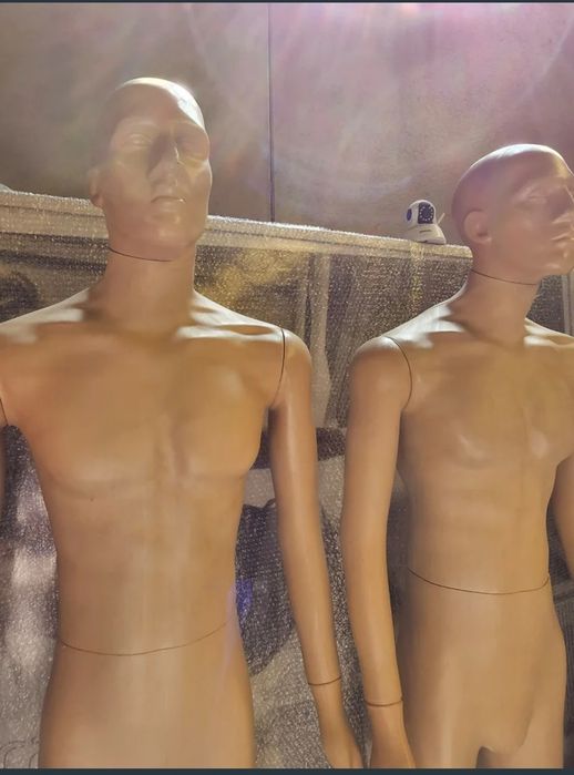 2 Manequins Masculinos de Corpo Inteiro 1.85m – Estilo Moderno / Loja