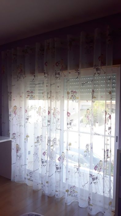 Cortinado e colcha forrada para quarto de Menina