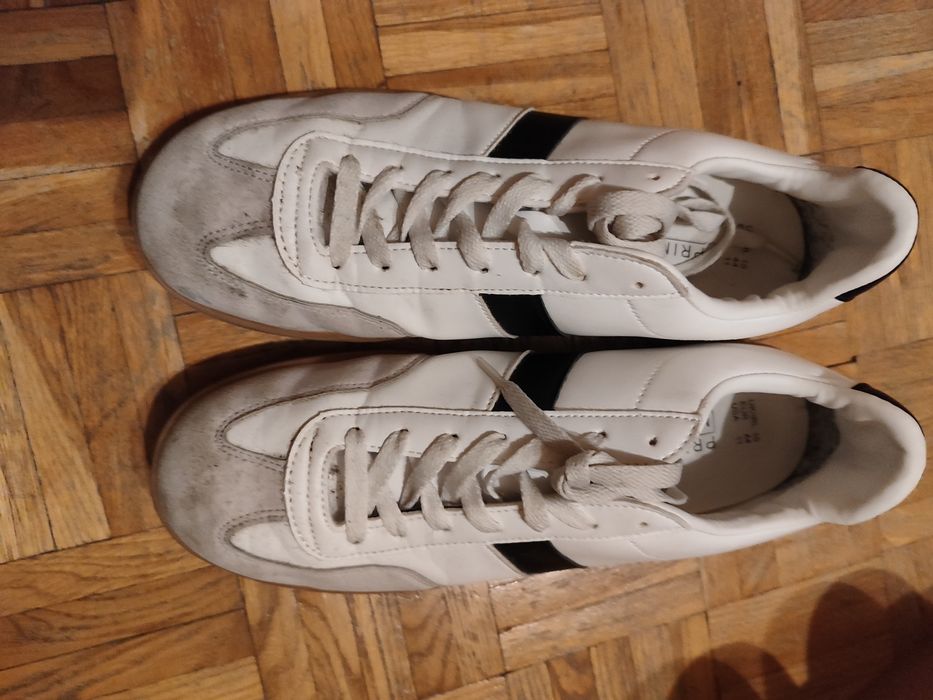 Białe buty Primark
