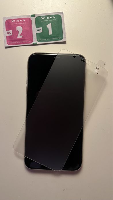 iPhone 11 128GB Branco Como Novo + 10 Capas + Caixa