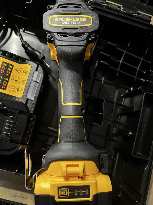 Дриль/шуруповерт DeWalt DCD803P2T Новий!