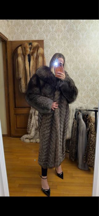 Шуба з натуральної чорнобурки лисиця натуральна песець