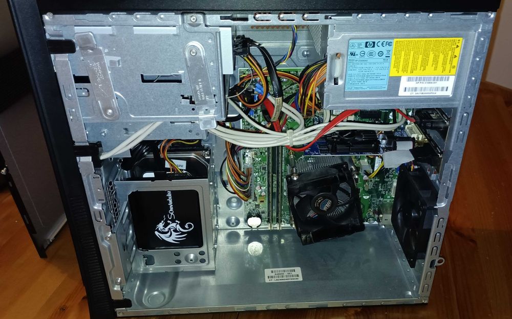 Computador Desktop HP i3 8GB RAM Disco 500GB SSD WiFi e Ecrã 19"