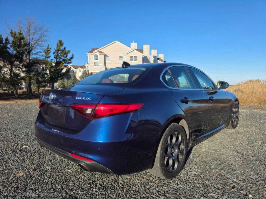Alfa Romeo Giulia      2018