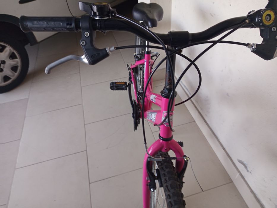 Duas bicicletas impecáveis