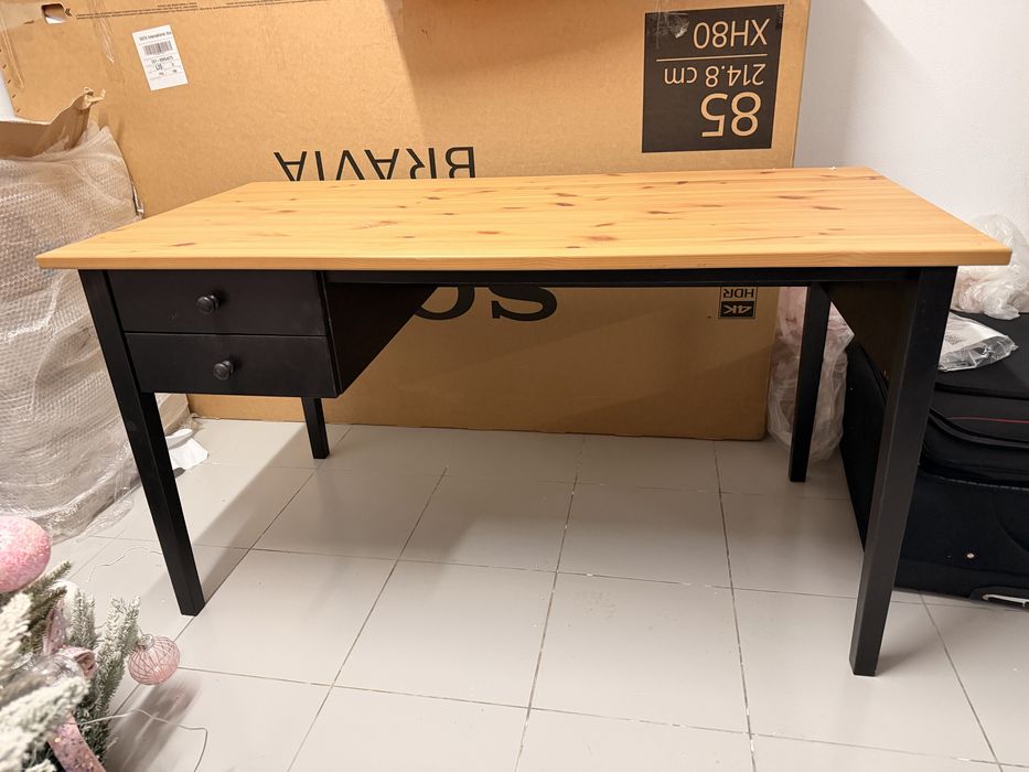 Secretaria com gavetas