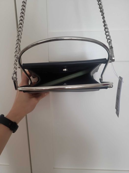 Torebka na ramię na łańcuszku