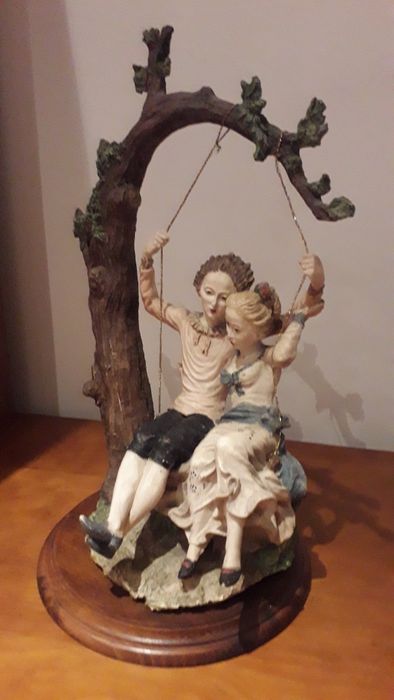 Espetacular estatueta romântica