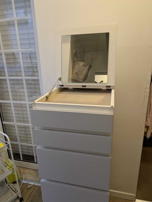 Cómoda IKEA MALM 6 Gavetas com Espelho (123x40 cm)