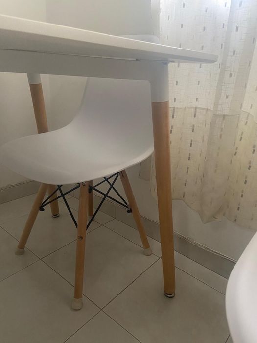 Conjunto Mesa + 4 Cadeiras