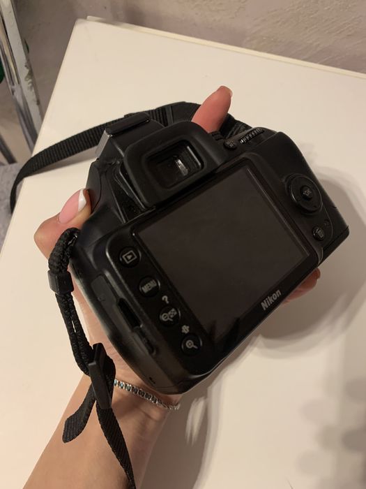 Зеркалка Nikon D3000 + обьектив 18-55 kit + сумка с флешкой