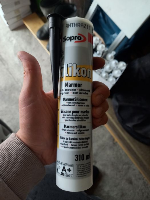 Sprzedam sylikony sanitarne , akryl szoschlowy , do marmuru.