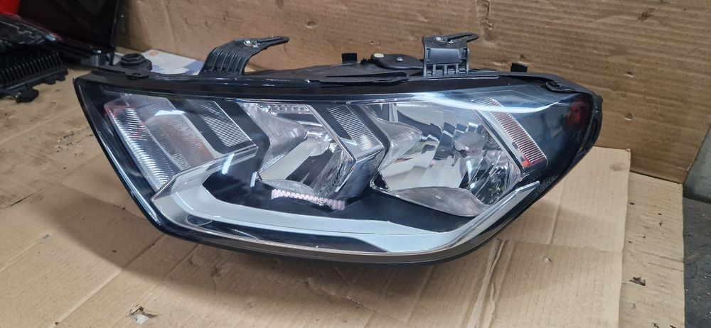 Lampa przód przednia lewa audi a1 II 82a