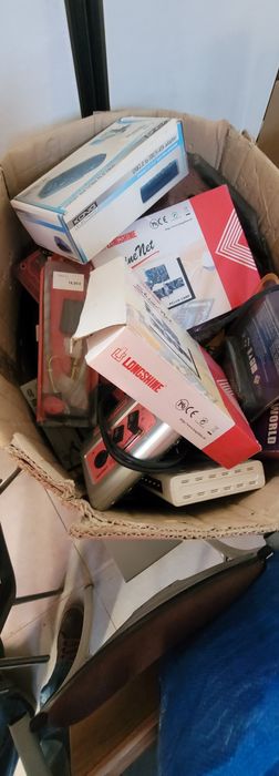 Diversos computadores para peças