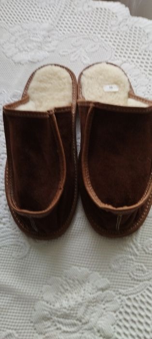 Pantofle na wysokie podbicie i opuchnięte stopy