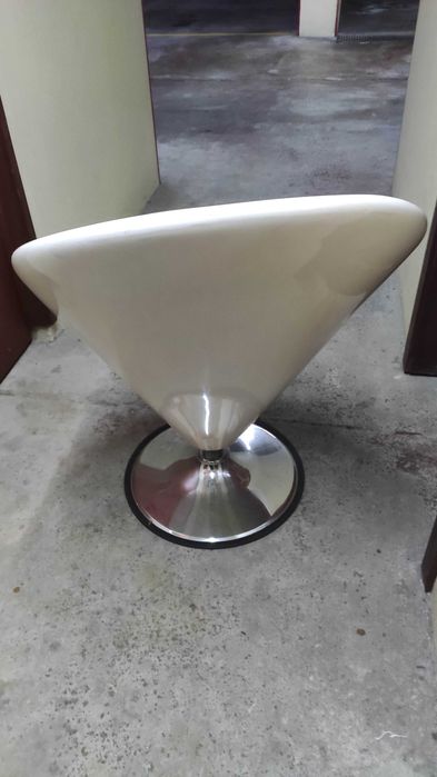 Cadeira em forma de cone- Rotativa