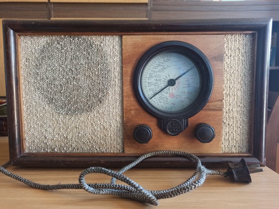 PRL Stary radioodbiornik lampowy Typ RSZ-48