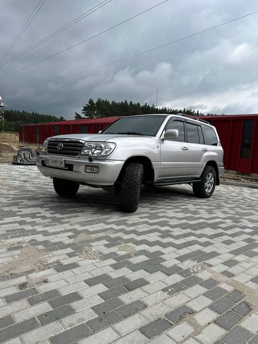 Toyota Land Cruiser 100