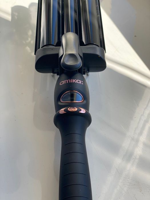 Професійна трійна плойка Amika для хвиль (Beach Waves) — хороший  стан