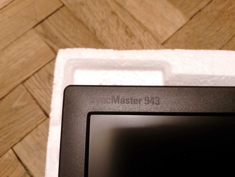 Монитор Samsung SyncMaster 943SN