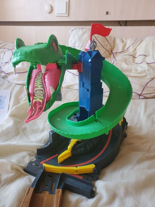 Трек Hot Wheels кобра, немає однієї деталі