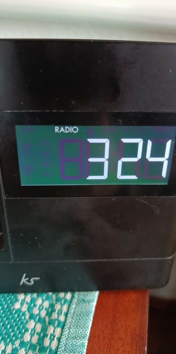 Dock станція з годинником, будильником , AUX i FM radio