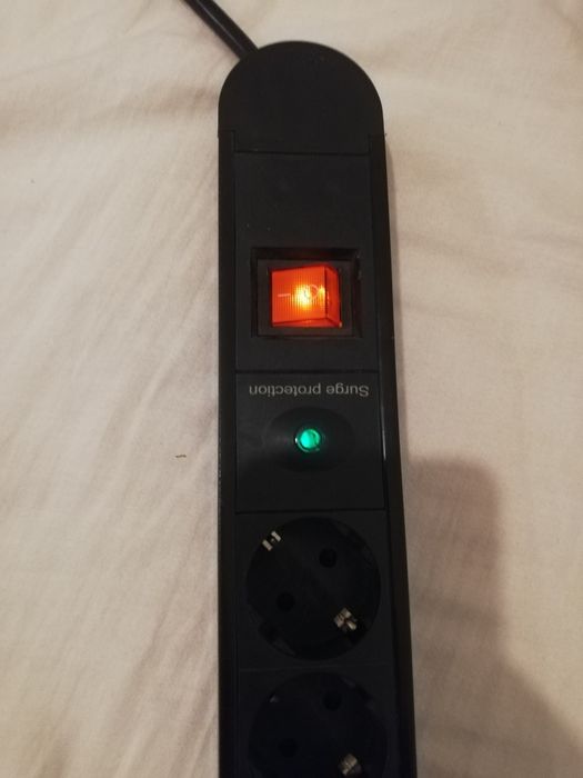 Tomada eléctrica 8 entradas com protecção